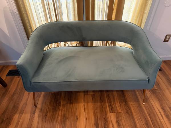 Loveseat 1