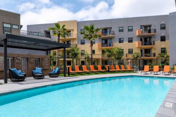 Pet Friendly, Easy Access to Freeways, Vaulted Ceilings 1