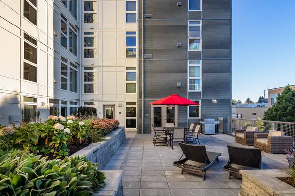 $2,679 / 1br - 815ft2 - Refrigerator, Vinyl Plank Flooring, Courtyard (8612 Palatine Avenue North, Seattle, WA)64031305875713124