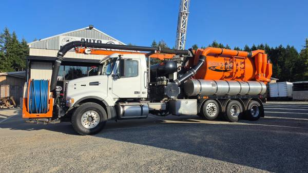 2011 Volvo VAC TRUCK