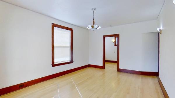 Sunny One Bedroom Near Downtown in South Central, Apt X1 1