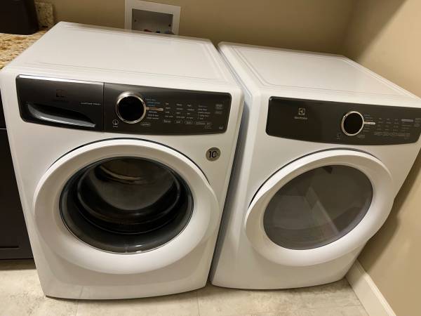 Electrolux Front load washer / dryer 1