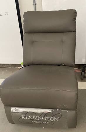 New RV Recliner (middle seat) 1