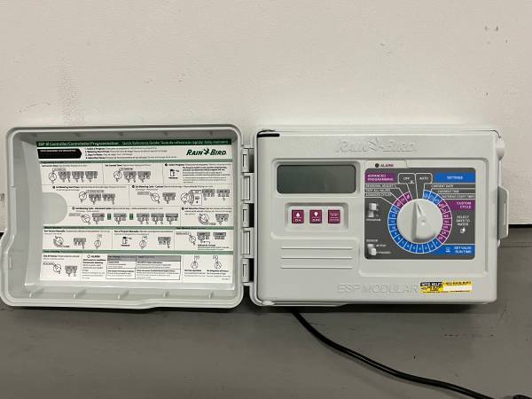 RAINBIRD Irrigation Controller 4-Zone (Expandable to 13 Zones) 1