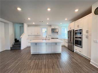 ***BEAUTIFULLY UPGRADED CONDO IN IRVINE FOR LEASE*** 1