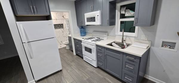 Small backhouse for rent 1