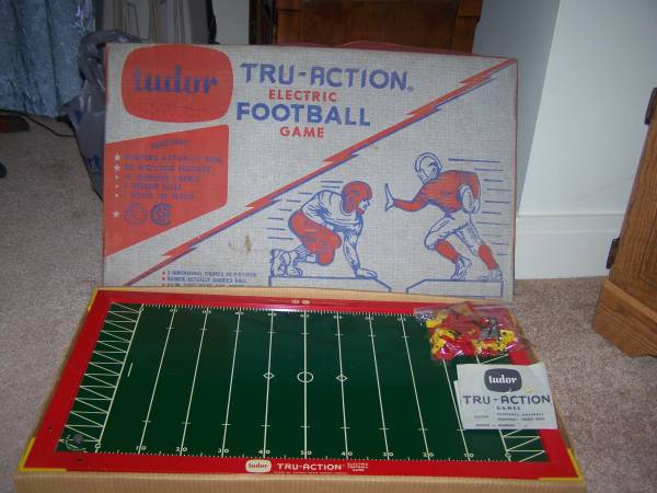 TUDOR ELECTRIC FOOTBALL GAME 1