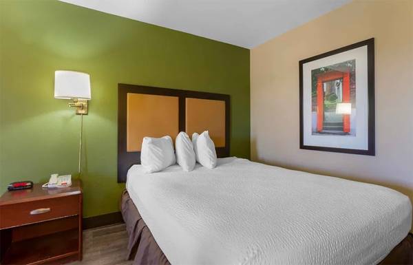 Custom Cabinetry, Close to Shopping, Fire Sprinklers 1