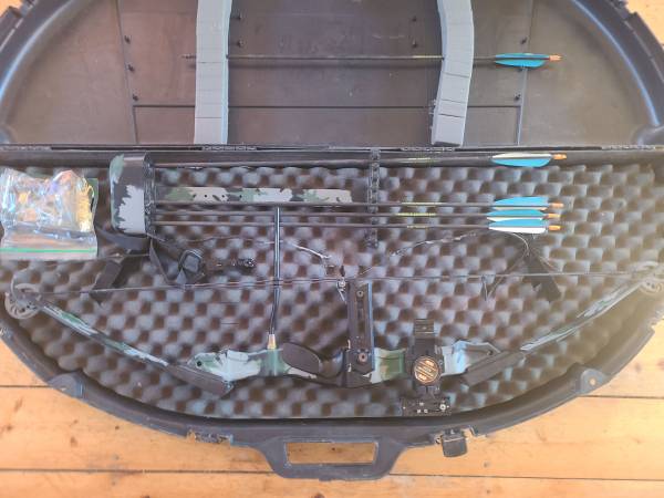 PSE Polaris Express Game Sport Bow 1