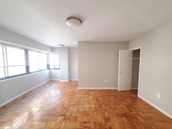 $1,950 / 375ft2 - Corner Studio w/ Lg Window* ALL UTILITIES INCLUDED*Pet Friendly (Dupont Circle)63779464277507120