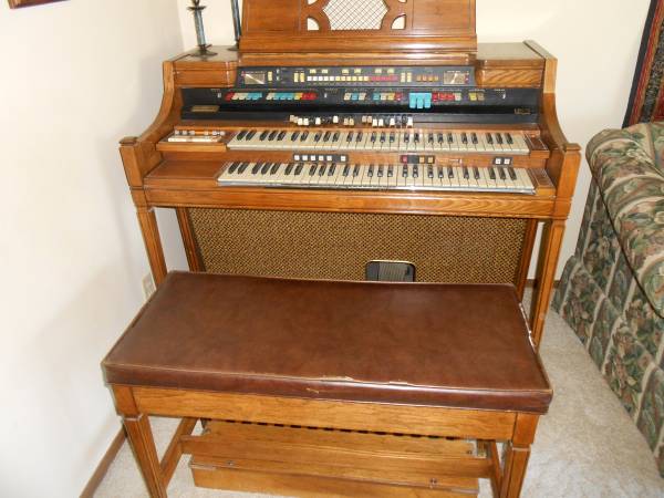 Hammond Drawbar Organ 1