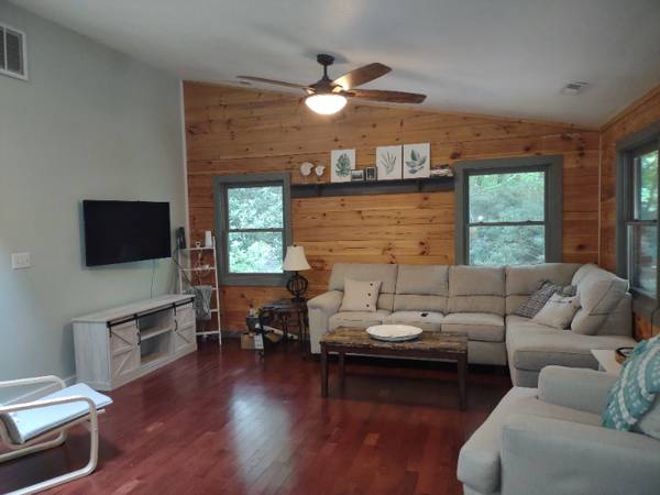 $3300.00 / 4br - 2100ft2 - Clyde house64029203787009122