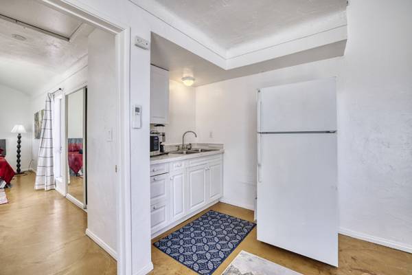 $1,700 / 2br - 700ft2 - apartamento de 2 habitaciones y 1 baño - $1500 al mes (Desert Hot Springs)63668337161347121