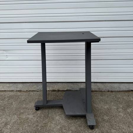 Gray Stand Up Metal Work Desk w/ Wheels 25.5"x21.5" Tabletop 1