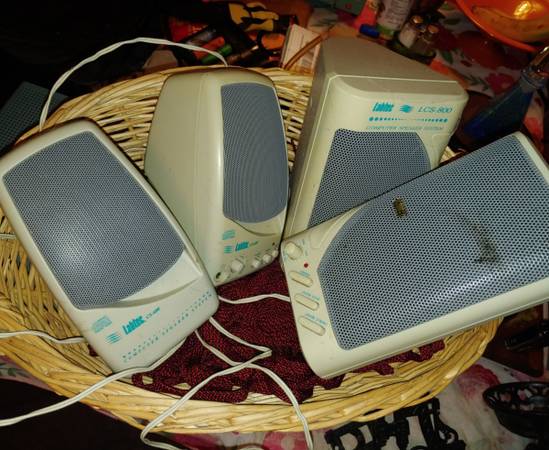 FREE - vintage 90s computer speakers 1