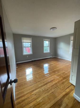 Chicopee 2 Bed Unit, $1600, 1 Bath, 46 Linden St, Avail 11/1 1