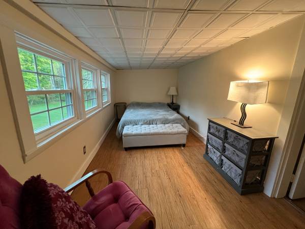 $1,299 / 1br - Wanted- Quiet Roommate Private Room w/queen bed (Methuen)63863244633859120