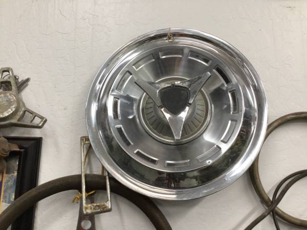 1962 - 1963 Dodge Spinner Hubcap 1