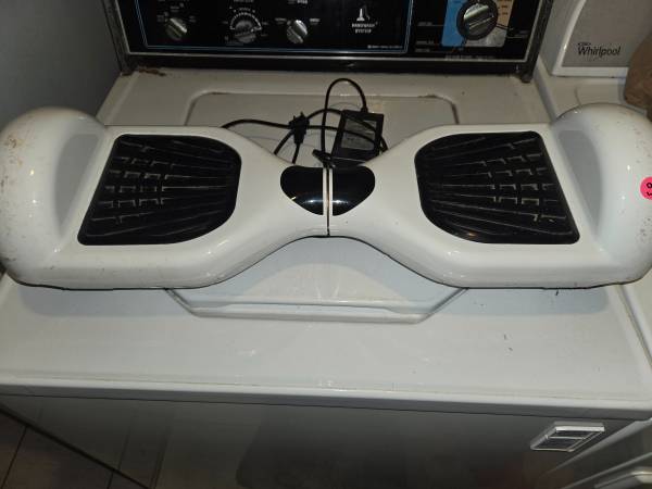 Hoverboard with battery charger 1