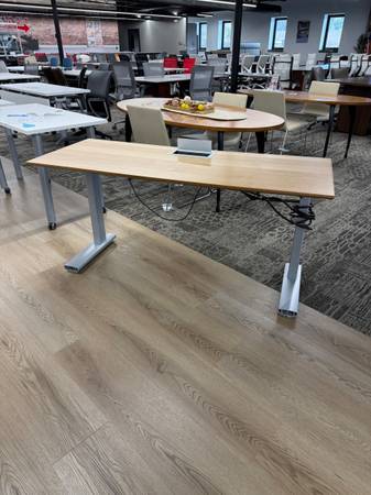 Sit/Stand Desk with Shelf - 24"x55" 1