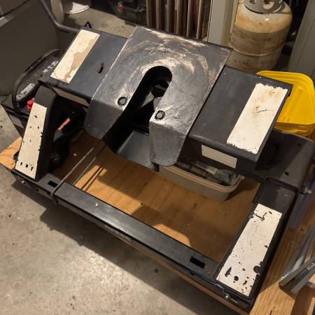Reese Fifth Wheel complete hitch system 1