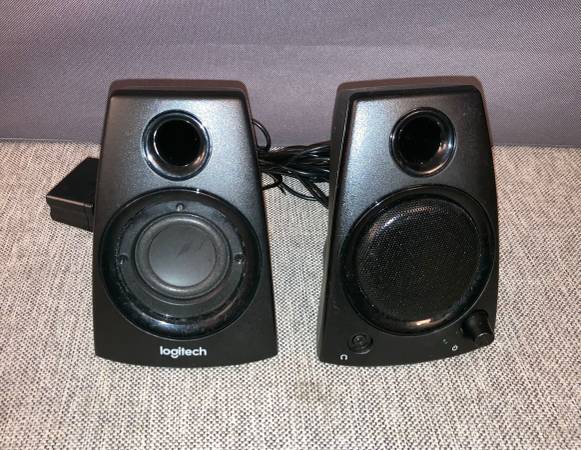 Logitech computer speakers 1