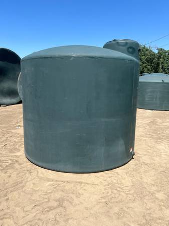 New 3000 gallon water tanks 1