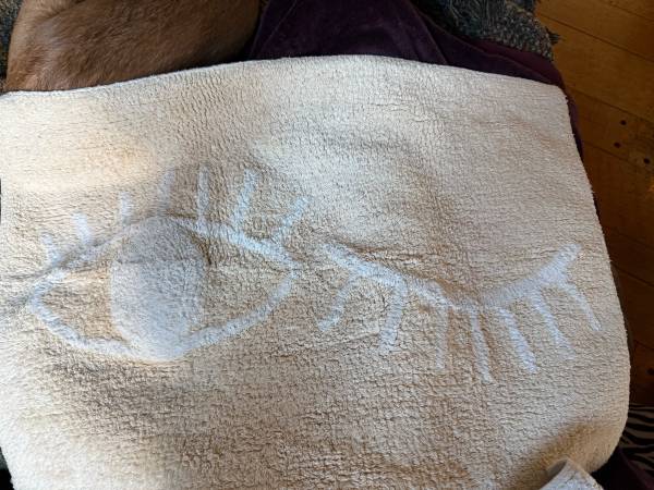 Queen sheets, king duvet, bathmat, floating shelves, etcl 1