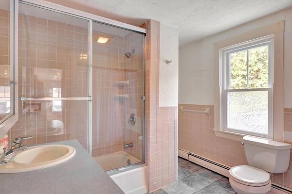 $330 / 3br - 2100ft2 - Degreat 3 Comfy May-Sep Cozy House On Waterfront Hot-Tub Winnipesaukee (Alton Bay Cottage NH)63986779862019121