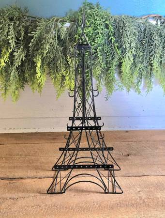 Eiffel Tower Jewelry Organizer 1