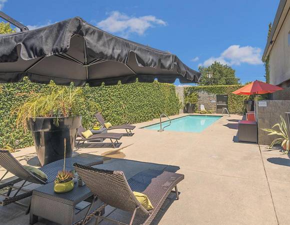 $500 / 1br - STAY WEEKLY & SAVE! Desk w/ Workspace, Coffee, Parking (Del Paso Blvd in Sacramento)64043666224643122
