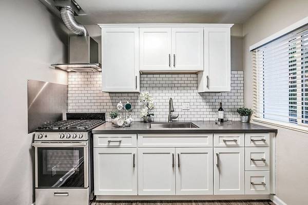 $1,725 / 395ft2 - Plank Flooring, Lush resort style landscaping, Carpeting63700939619331120