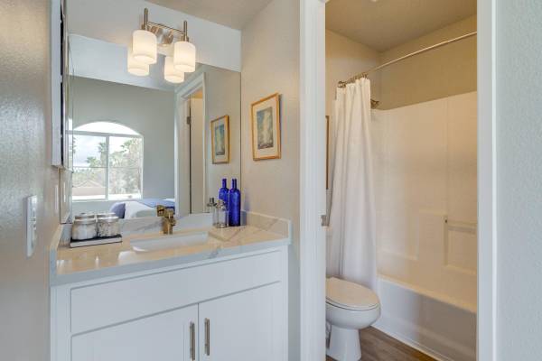 $2,650 / 2br - 957ft2 - Spacious 2BR Townhome | 957 SqFt | in-unit  Laundry| detached garage (18005 W. Anne's Circle, Los Angeles, CA)63700958340483124