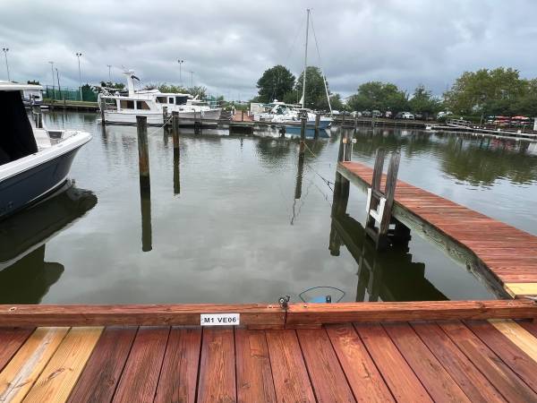$632,000 / 3br - 1651ft2 - 110 Oyster Cove Dr-WATERFRONT 3 BD,2 BA 1st floor villa w/boat slip (Grasonville)63806890100995123
