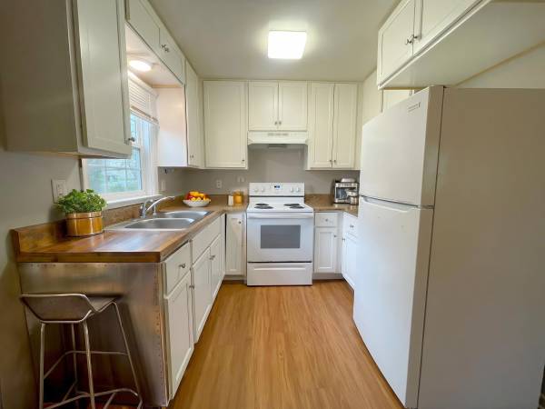 $1,699 / 3br - Spacious Fifeville Duplex Near University of Virginia Medical Center (Charlottesville)63969199648258123