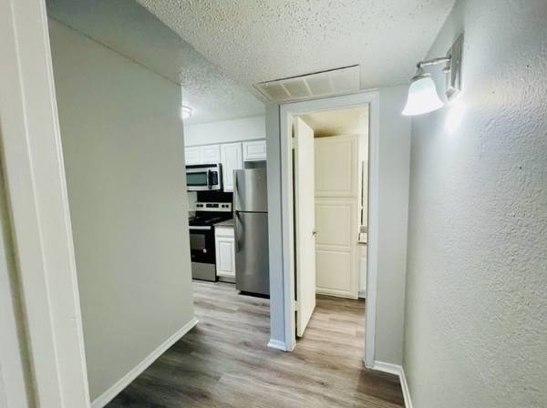 $899 / 1br - 630ft2 - Bedford Living Just Got Better – Save $500! (1400 Shady Ln, Bedford, TX)63936353115395122