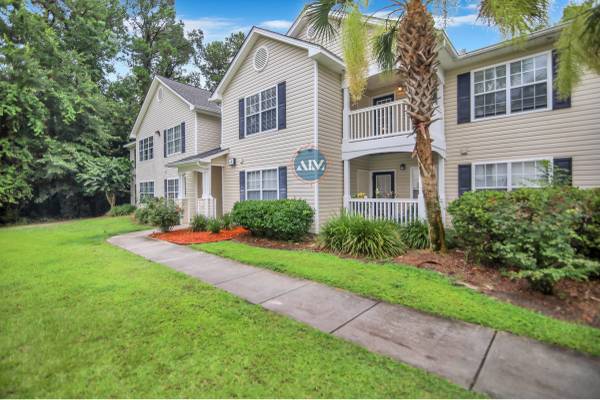 $1,600 / 2br - 1053ft2 - Beautiful Top Floor Villa in the Charming Woodbridge Neighborhood! (Bluffton)63951149671938121