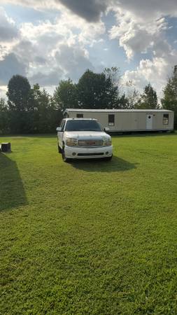 2004 GMC Yukon Denali. ¿Intercambios? - $3.200 (Manchester)63470433041921122