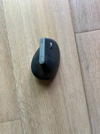 Logitech MX Vertical Wireless Mouse 1