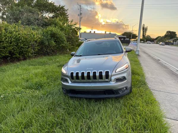 2014 Jeep Cherokee Latitude  Excellent Condition 1