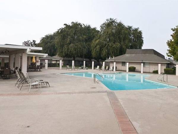 $1,595 / 2br - 888ft2 - Extra Storage, Swimming Pool, Professional & Responsive Management63873104786561122