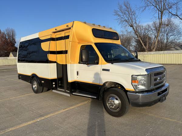 2017 Ford E-450 Shuttle/Party/Limo/Church Bus 1