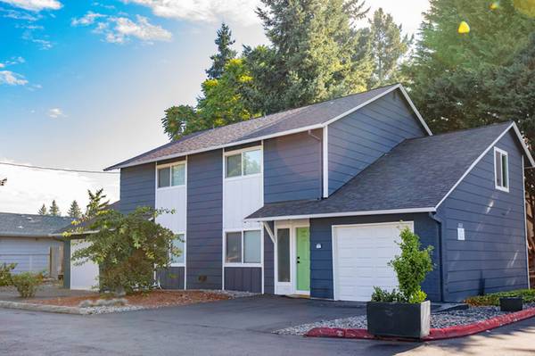 $2,299 / 3br - 1246ft2 - Easy Access to the Max Light Rail, Assigned Parking, 3 BD ([object Object], Gresham, OR)63831536515843121