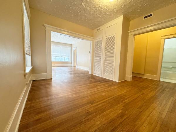 🌄 Large 1-BR w/ Great Lighting! 1