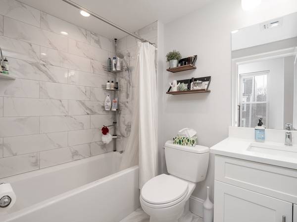 $1,800 / 1br - 750ft2 - Full size W&D in-unit63856229127299123