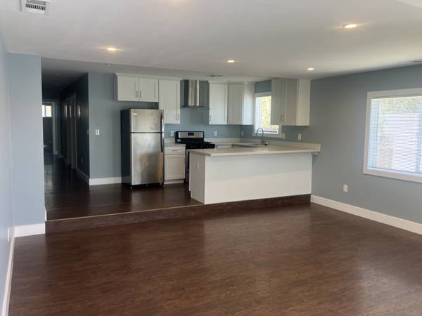 $3,300 / 3br - 1100ft2 - 3 bed/2 bath House in Oakland's Allendale Neighborhood close to 580 (oakland hills / mills)64017517658754124
