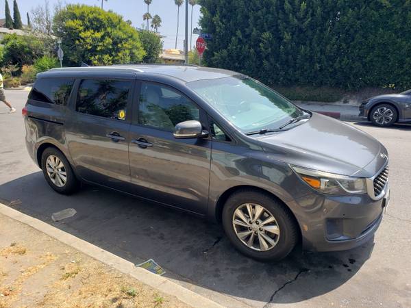 2017 kia sedona lx minivan 242k mile runs very much good pink slip - $4,900 (los angeles)63623927460867121