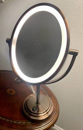 Espejo iluminado doble cara CONAIR - $20 (Fernandina Beach)63471402994177121