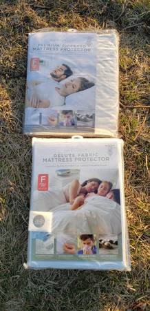 FULL SIZE ZIPPERED MATTRESS PROTECTOR/COVER (NEW) - $8 (HARTLAND)63471070908801120