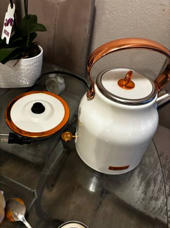 Electric Big tea kettle 1